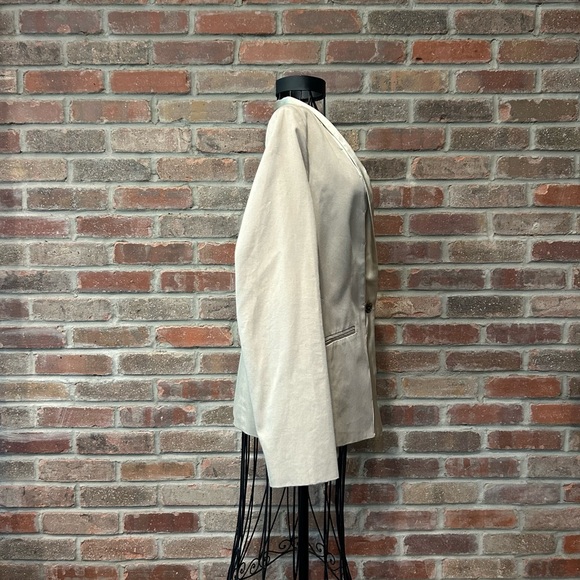 April, May Tan Blazer Size Large - Picture 3 of 8